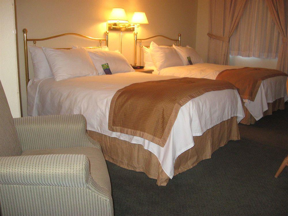 Holiday Inn Express Hotel & Suites Uptown Fredericton By Ihg Экстерьер фото