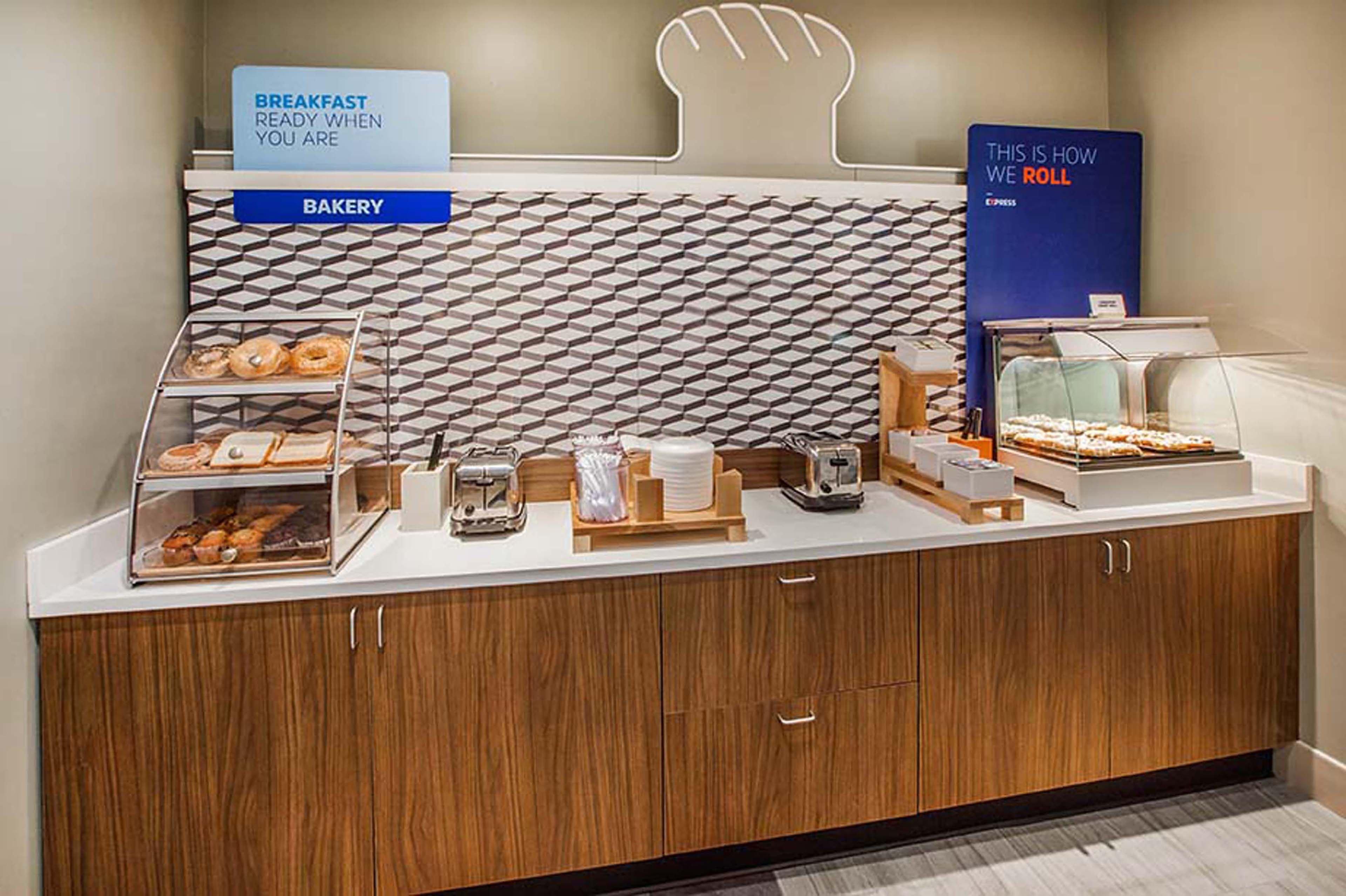 Holiday Inn Express Hotel & Suites Uptown Fredericton By Ihg Экстерьер фото