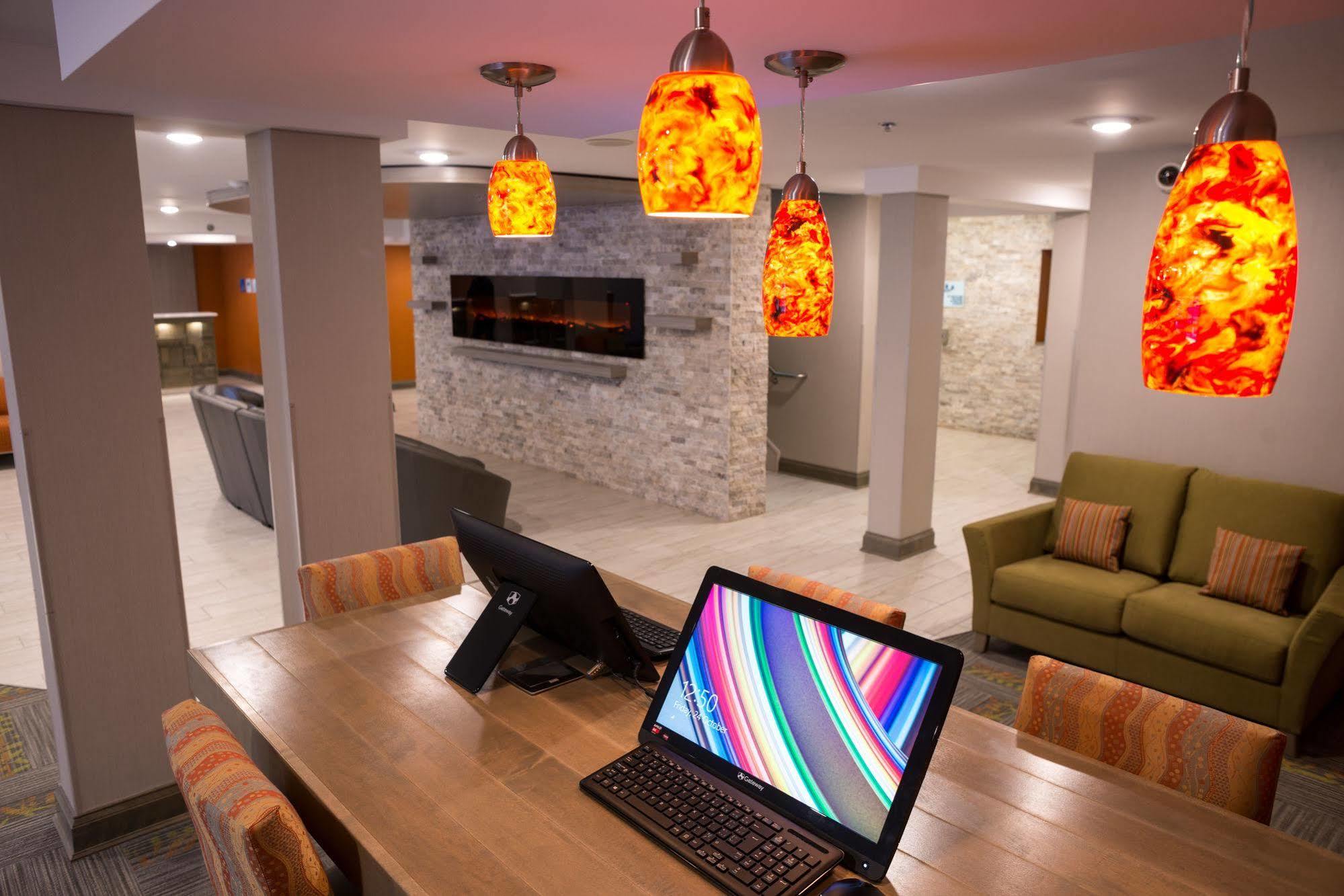 Holiday Inn Express Hotel & Suites Uptown Fredericton By Ihg Экстерьер фото