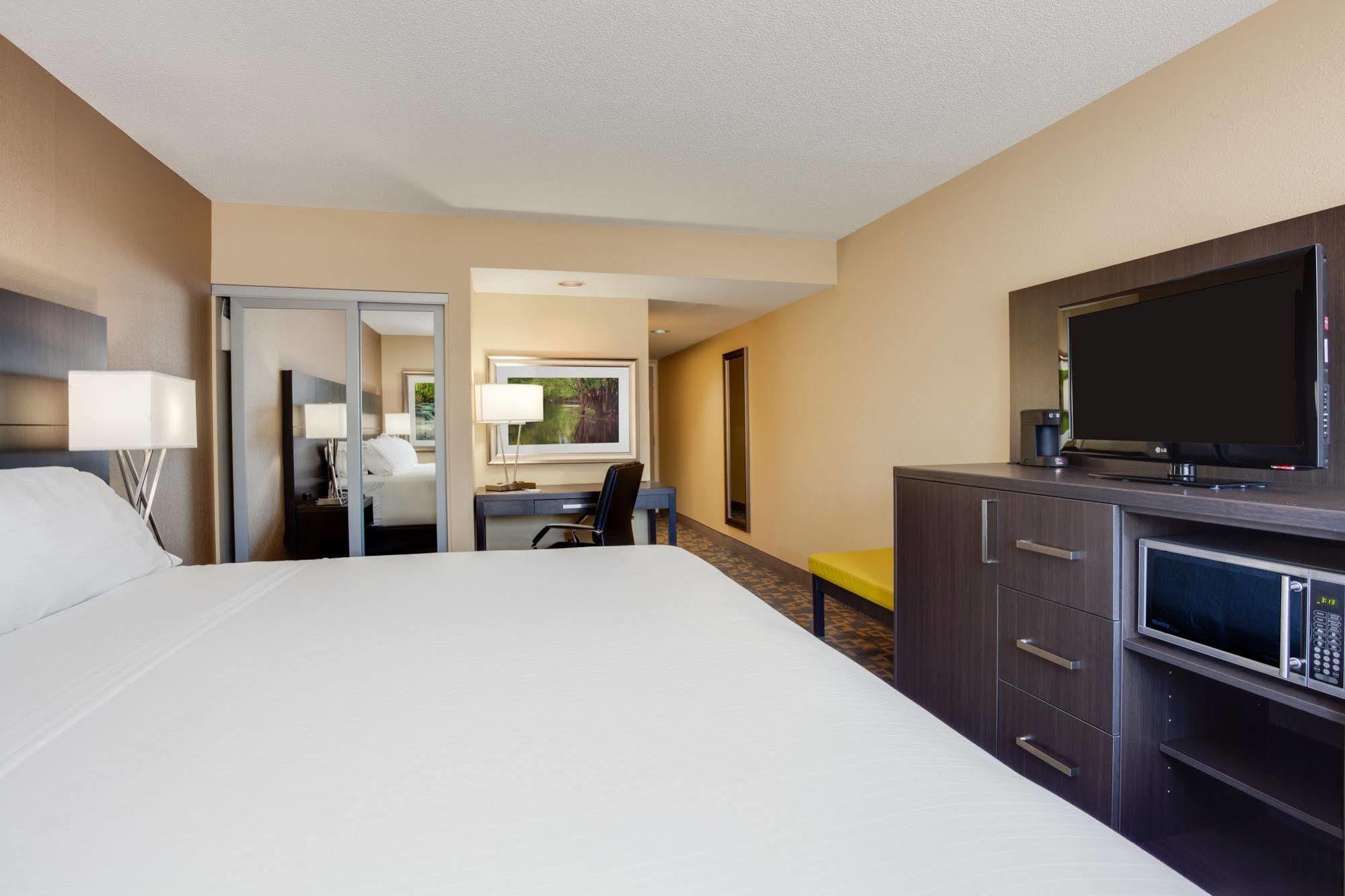 Holiday Inn Express Hotel & Suites Uptown Fredericton By Ihg Экстерьер фото